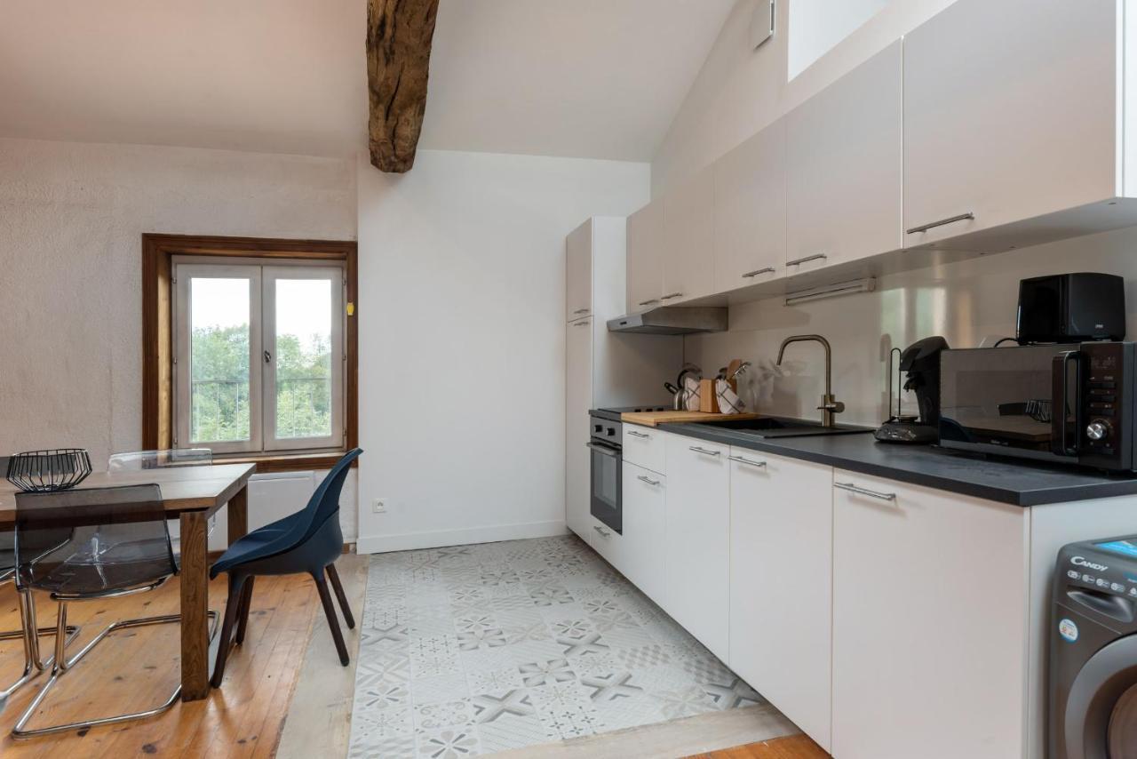 Appartements Au Chateau Ars Ars-sur-Formans Exterior foto