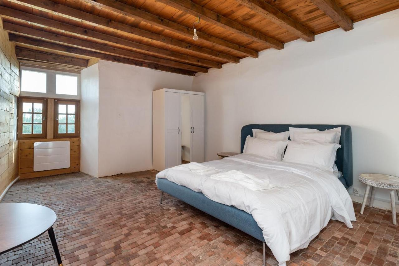 Appartements Au Chateau Ars Ars-sur-Formans Exterior foto
