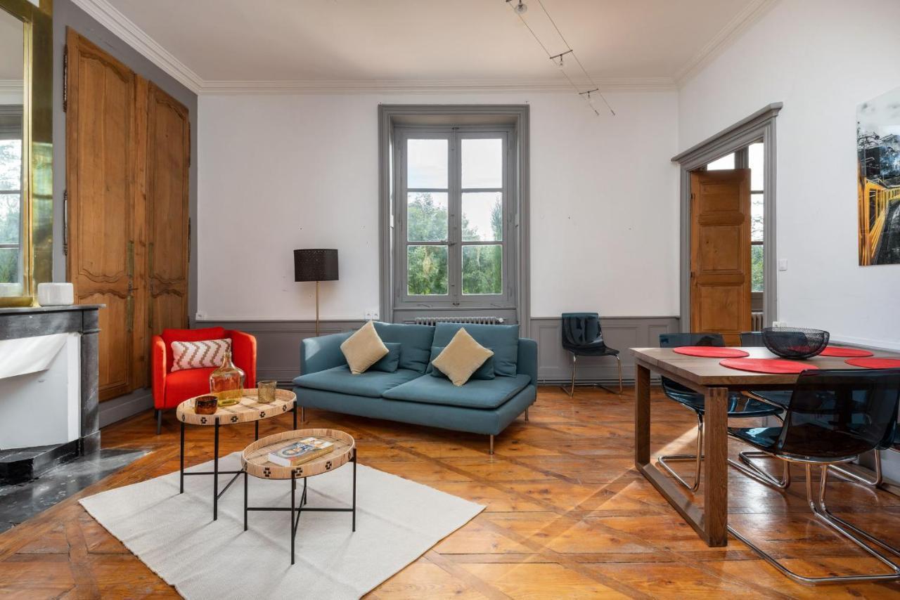 Appartements Au Chateau Ars Ars-sur-Formans Exterior foto