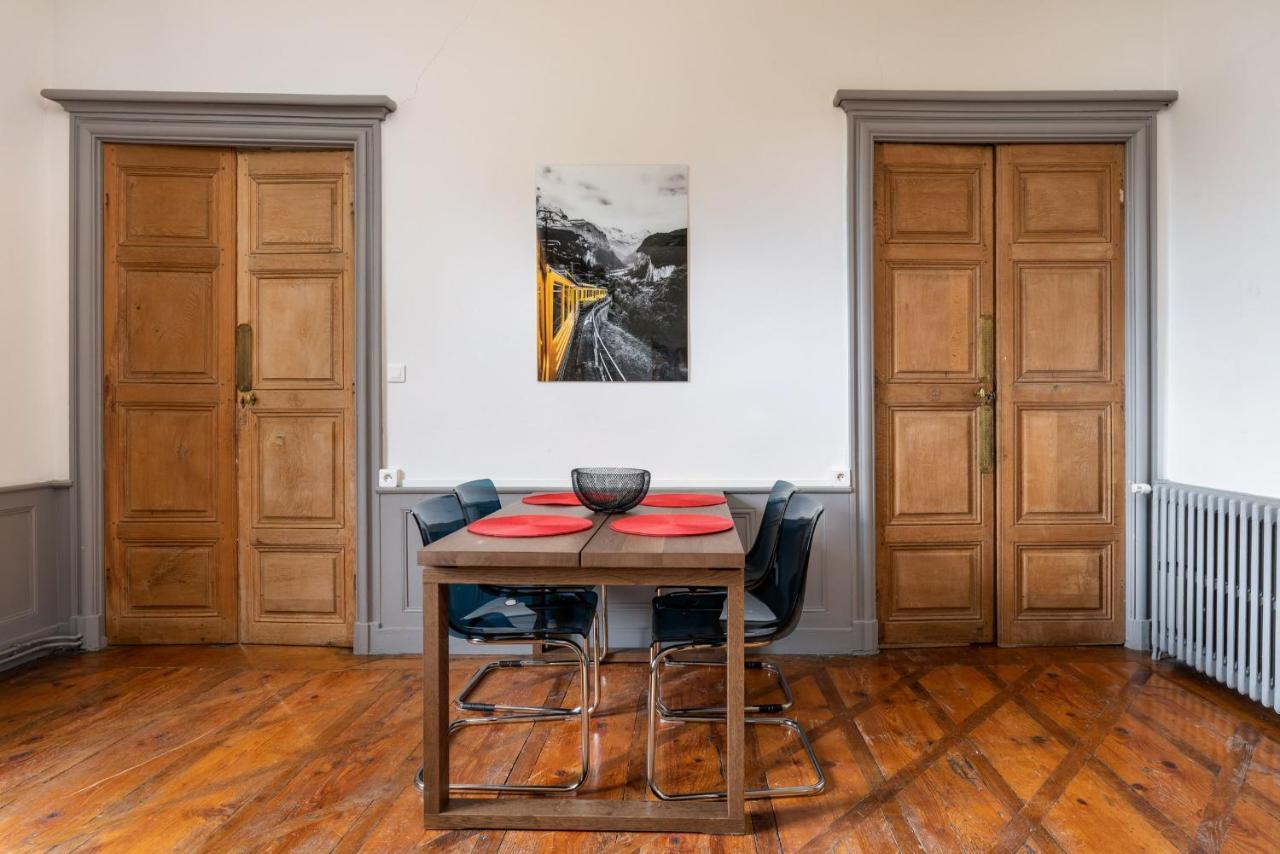 Appartements Au Chateau Ars Ars-sur-Formans Exterior foto