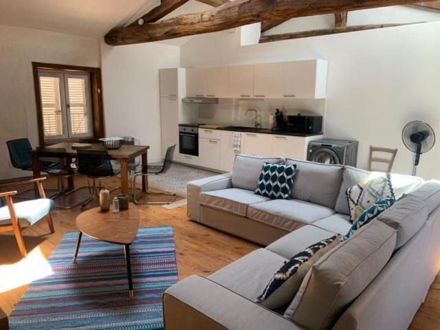 Appartements Au Chateau Ars Ars-sur-Formans Exterior foto
