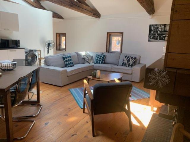 Appartements Au Chateau Ars Ars-sur-Formans Exterior foto